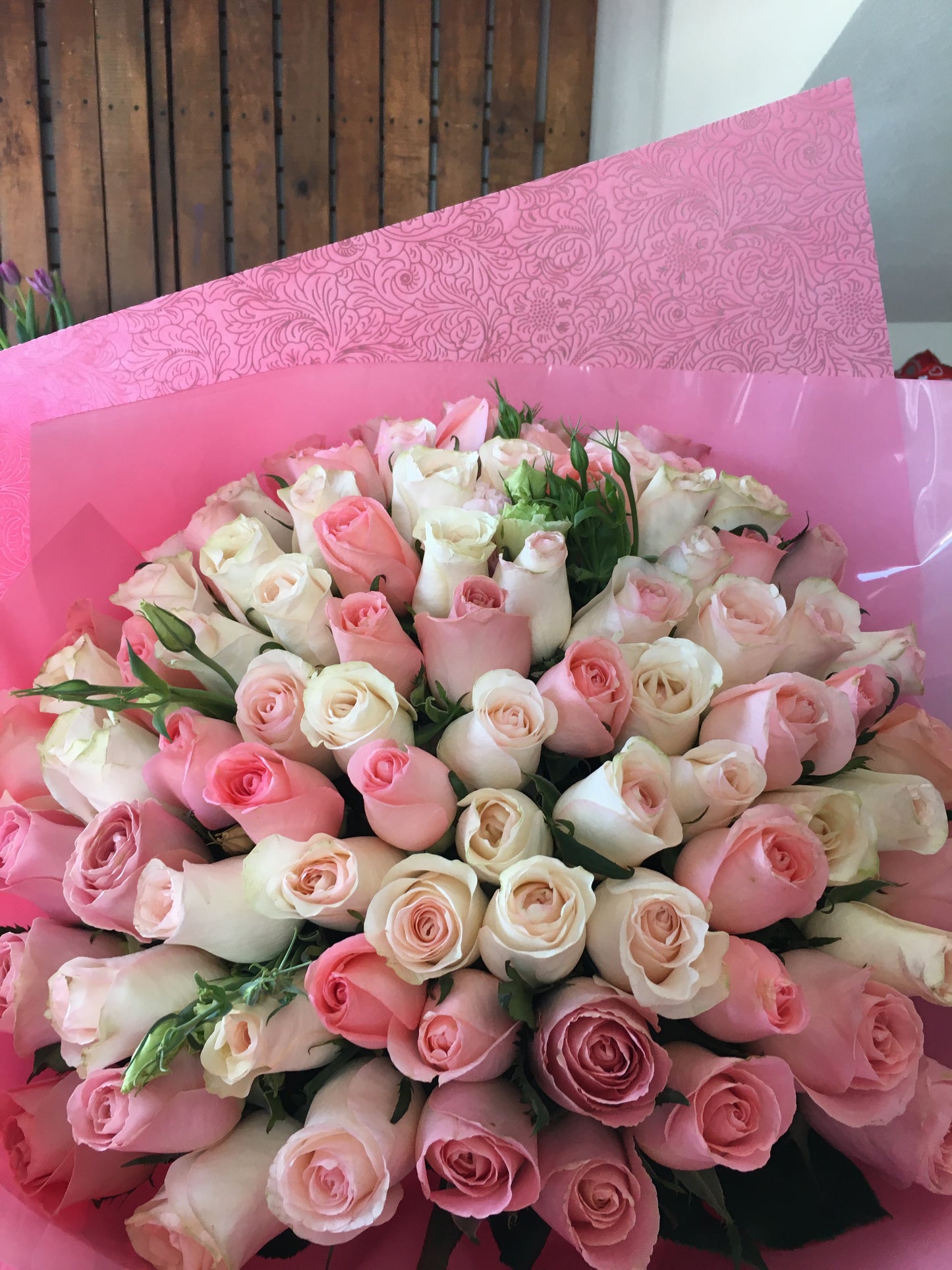 *Es posible que las flores y colores cambien a las fotografía según la disponibilidad.